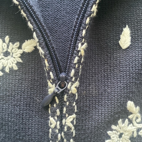 Talbots navy blue and white floral design women’s cardigan size medium - Picture 2 of 7